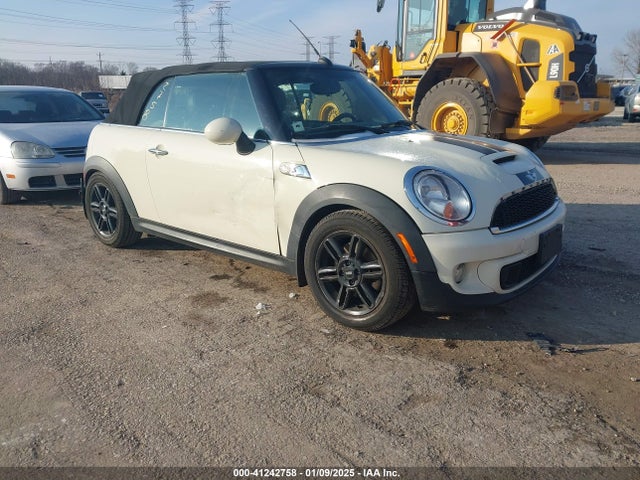 2013 MINI CONVERTIBLE WMWZP3C52DT705816 Photo 0