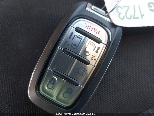 2C4RC1CGXPR516492 Chrysler Voyager Lx
