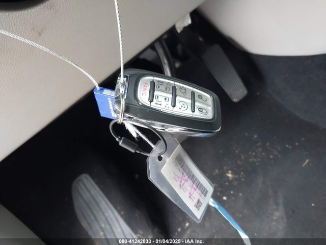 2C4RC1CG3PR597481 Chrysler Voyager Lx