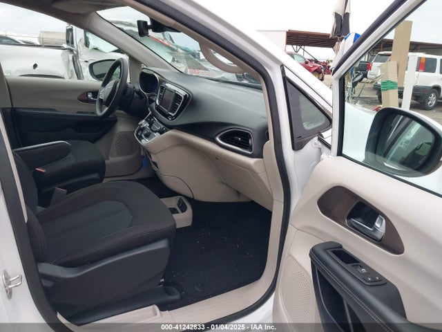 2C4RC1CG3PR597481 Chrysler Voyager Lx