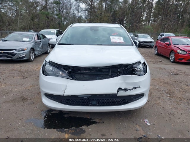2C4RC1CG3PR597481 Chrysler Voyager Lx