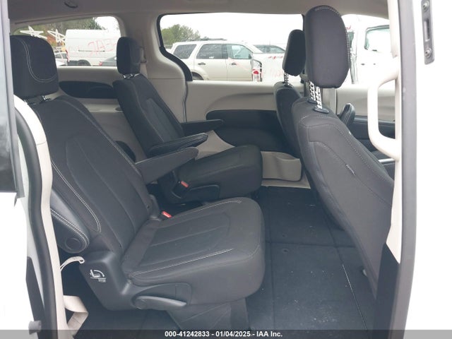 2C4RC1CG3PR597481 Chrysler Voyager Lx