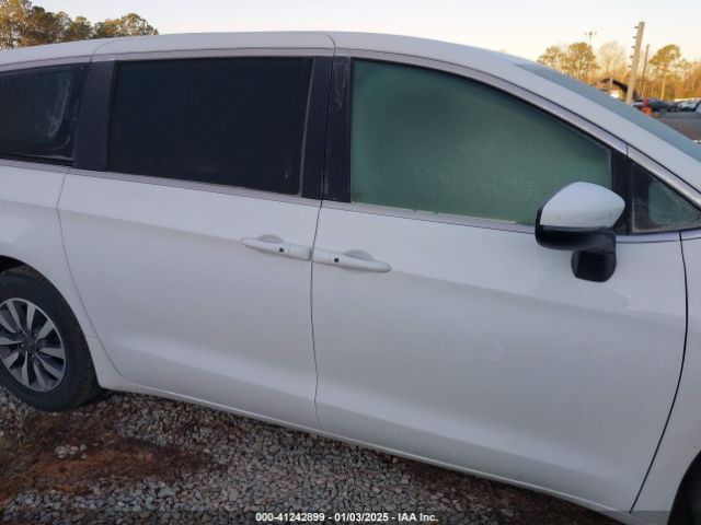 2C4RC1L76PR622017 Chrysler Pacifica Hybrid Touring L