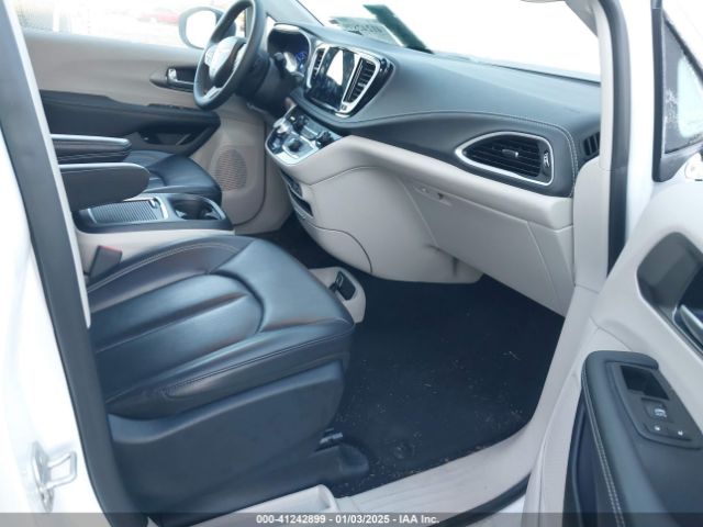 2C4RC1L76PR622017 Chrysler Pacifica Hybrid Touring L