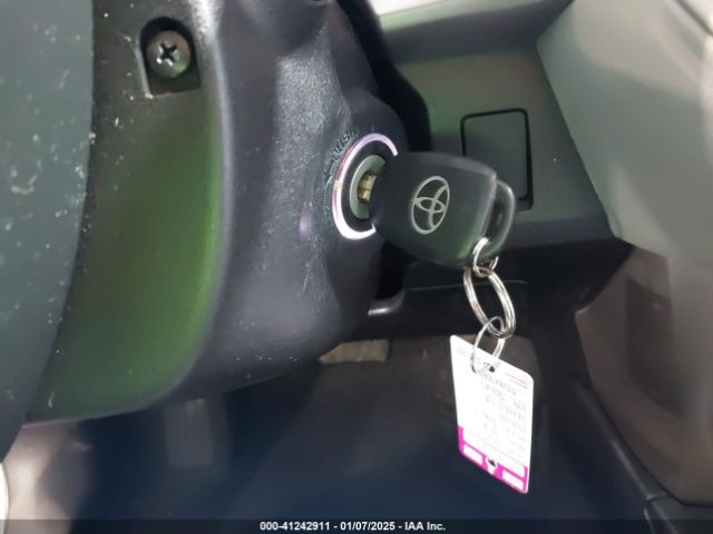 2T3BFREV6FW351256 Toyota RAV4 LE