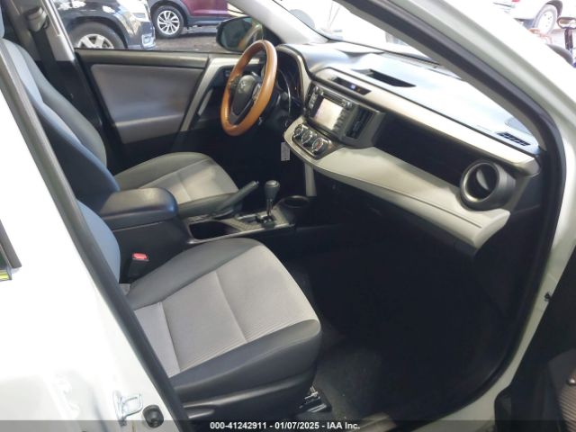 2T3BFREV6FW351256 Toyota RAV4 LE