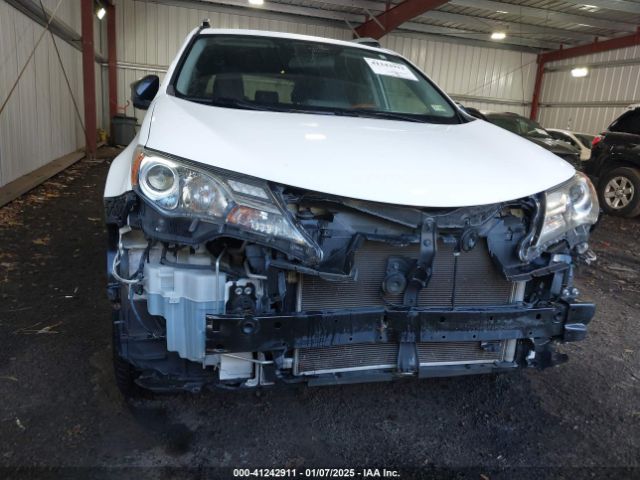 2T3BFREV6FW351256 Toyota RAV4 LE