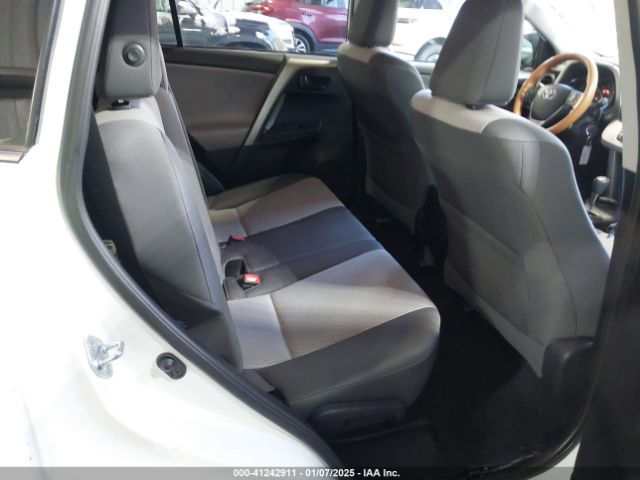 2T3BFREV6FW351256 Toyota RAV4 LE