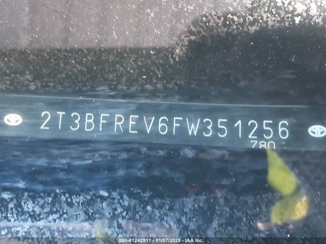 2T3BFREV6FW351256 Toyota RAV4 LE