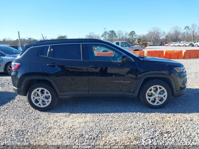 3C4NJDBNXRT119595 Jeep Compass Latitude 4x4