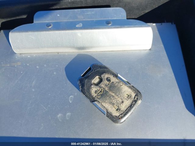 1GCPWCED8MZ132337 Chevrolet Silverado 1500 2wd  Short Bed Lt