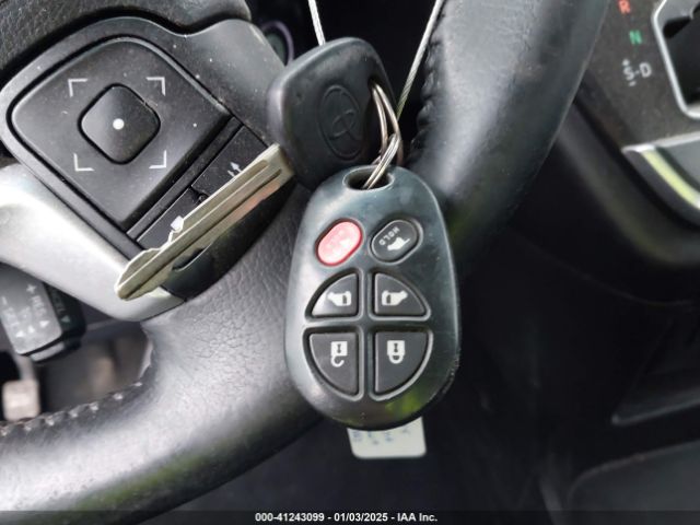 5TDXK3DC3FS633127 Toyota Sienna Se 8 Passenger