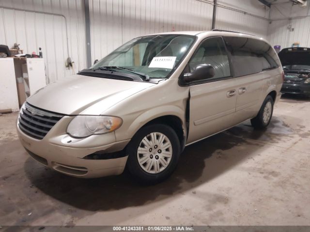 2005 CHRYSLER TOWN & COUNTRY 2C4GP44R55R414303 Photo 1