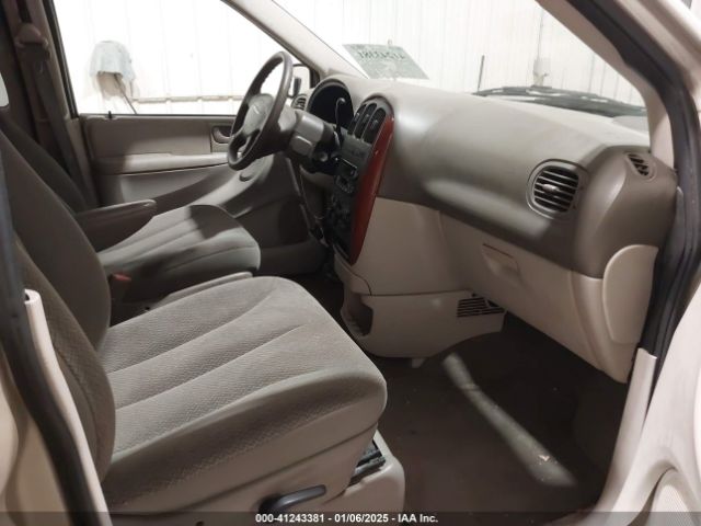2005 CHRYSLER TOWN & COUNTRY 2C4GP44R55R414303 Photo 4