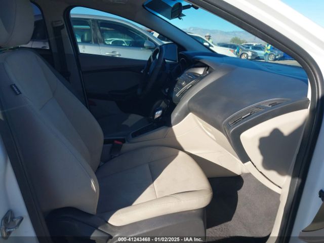1FADP3K25GL384434 Ford FOCUS SE
