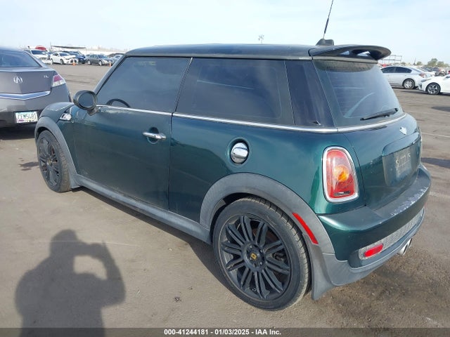 2008 MINI COOPER S WMWMF73598TT89034 Photo 2