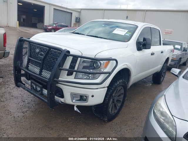 Nissan Titan Pro-4x 2019 1N6AA1E50KN518253 Image 2