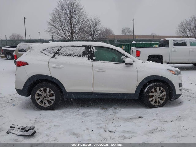 KM8J2CA42KU883916 Hyundai TUCSON SE
