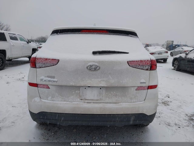 KM8J2CA42KU883916 Hyundai TUCSON SE