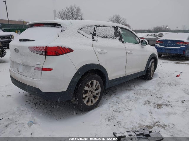KM8J2CA42KU883916 Hyundai TUCSON SE