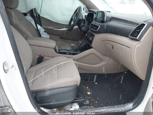 KM8J2CA42KU883916 Hyundai TUCSON SE