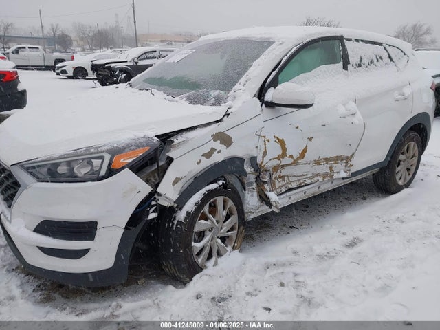 KM8J2CA42KU883916 Hyundai TUCSON SE