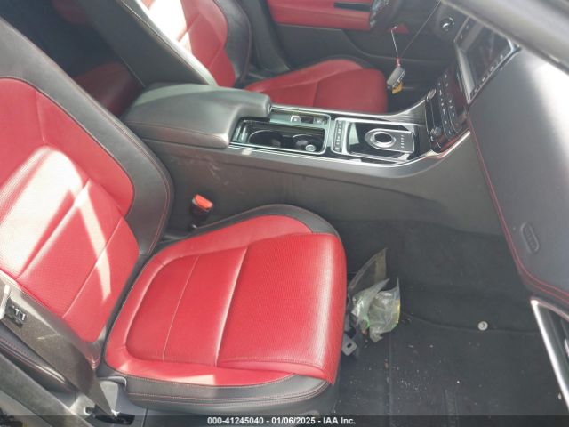 2018 JAGUAR XE SAJAF4GX0JCP40050 Photo 4