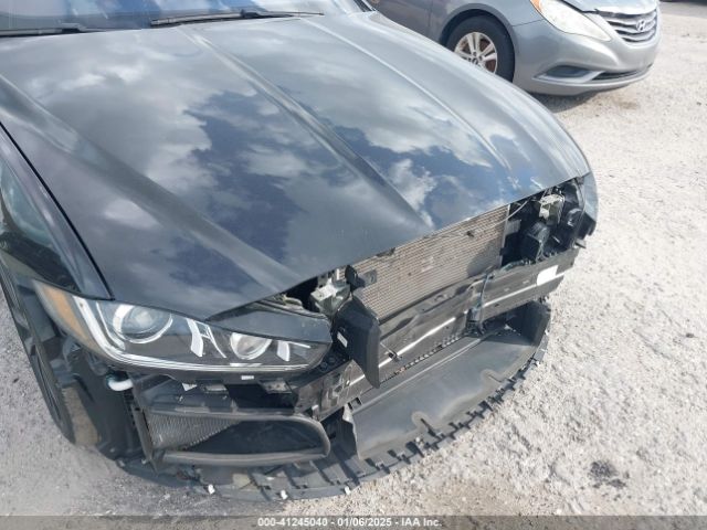 2018 JAGUAR XE SAJAF4GX0JCP40050 Photo 5
