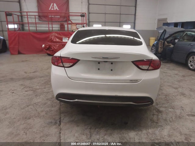 Chrysler 200 Limited 2015 1C3CCCAB1FN676902 Image 17