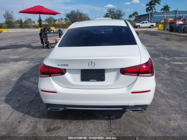 WDD3G4EB5KW024620 Mercedes-Benz A 220