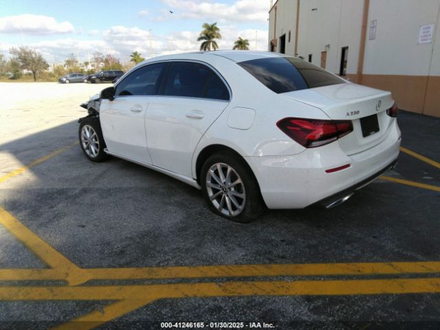 WDD3G4EB5KW024620 Mercedes-Benz A 220