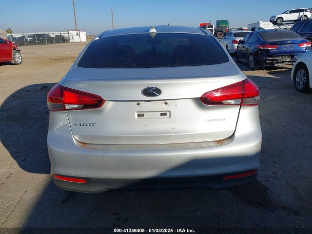 KIA FORTE LX 2018 3KPFL4A76JE259721 Image 17