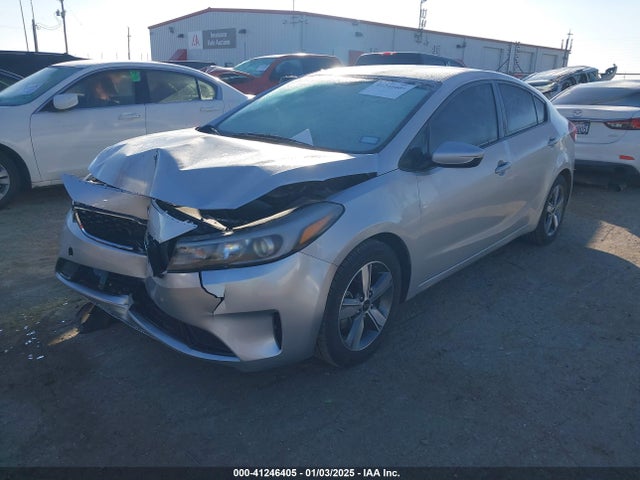 KIA FORTE LX 2018 3KPFL4A76JE259721 Image 2