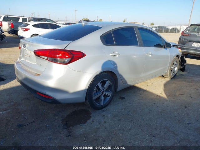 KIA FORTE LX 2018 3KPFL4A76JE259721 Image 4