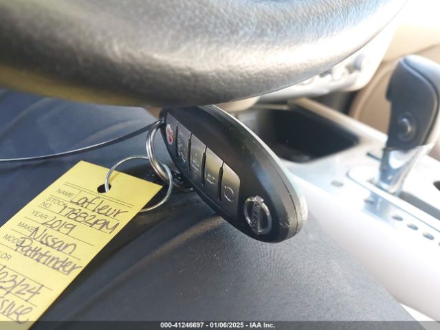 5N1DR2MN3KC615826 Nissan Pathfinder Sl