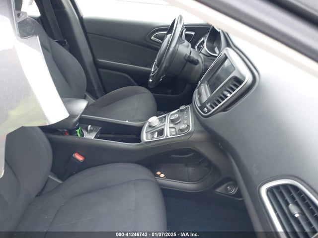 Chrysler 200 Limited 2015 1C3CCCAG5FN605570 Image 5