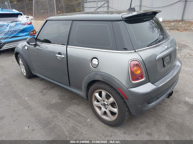 2009 MINI COOPER S WMWMF73569TT98436 Photo 2