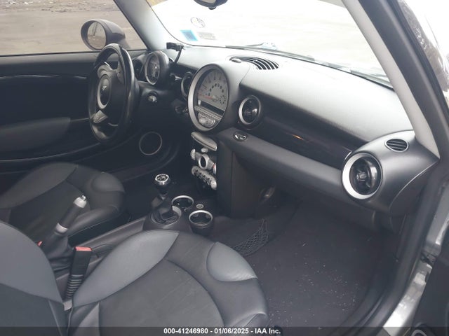 2009 MINI COOPER S WMWMF73569TT98436 Photo 4