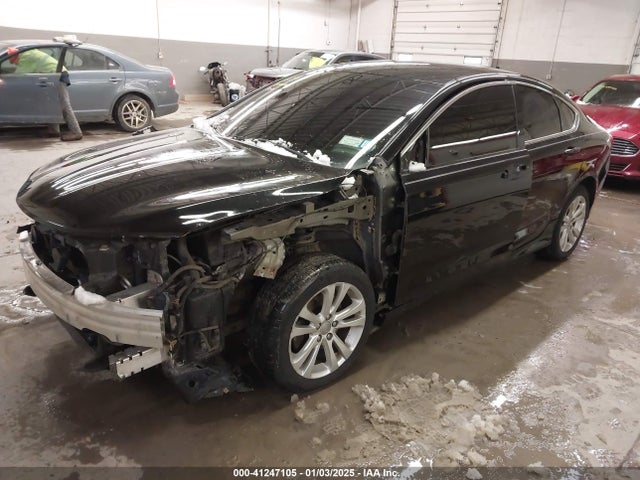 Chrysler 200 Limited 2015 1C3CCCAB9FN724632 Image 2