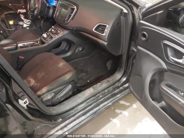 Chrysler 200 Limited 2015 1C3CCCAB9FN724632 Image 5