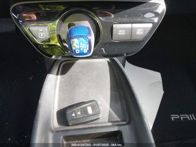JTDKAMFU1M3139596 Toyota Prius Le