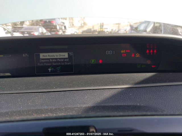 JTDKAMFU1M3139596 Toyota Prius Le