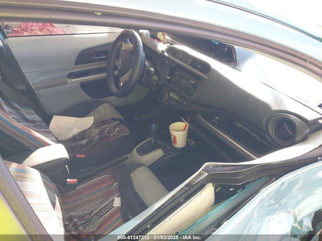 JTDKDTB3XE1061072 Toyota Prius C Two