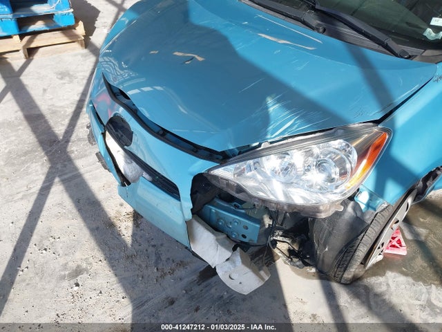 JTDKDTB3XE1061072 Toyota Prius C Two