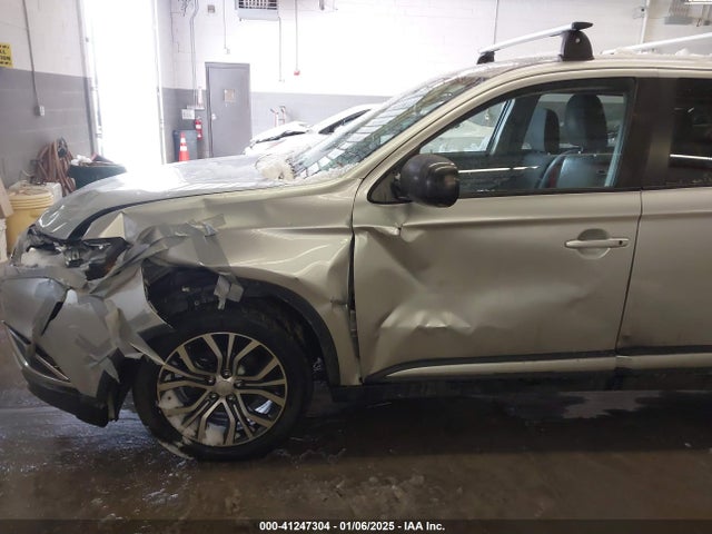 Mitsubishi Outlander Es 2018 JA4AD2A30JZ011486 Image 17