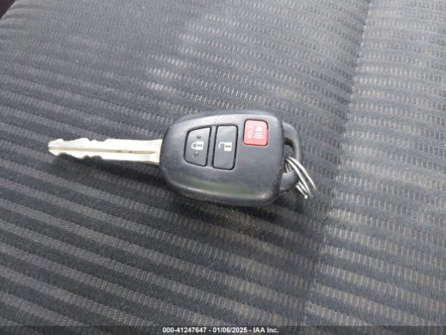 2T3BFREV2EW217519 Toyota RAV4 LE