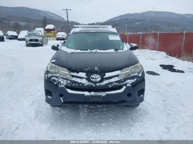2T3BFREV2EW217519 Toyota RAV4 LE