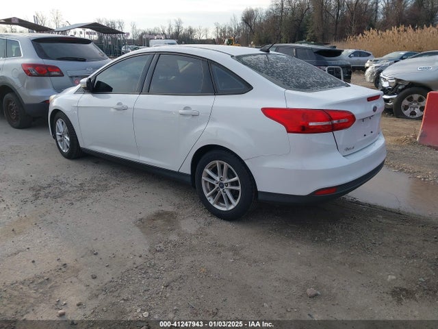 Ford FOCUS SE 2017 1FADP3F20HL291090 Image 3