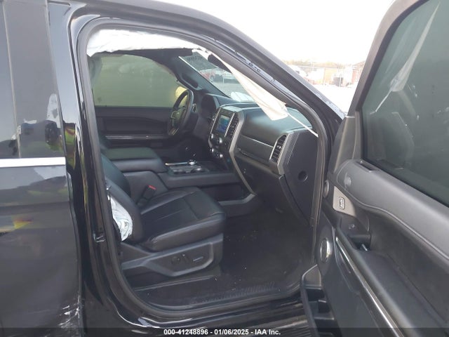1FMJU1HTXMEA03800 Ford Expedition Xlt
