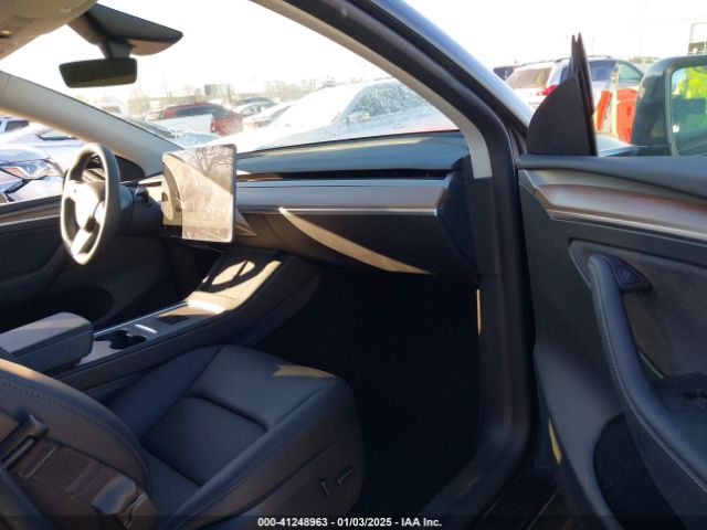 7SAYGAEE5RF201368 Tesla Model Y Long Range Dual Motor All-wheel Drive
